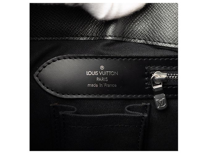 Louis Vuitton Kasbek GM in pelle Taiga nera Nero - vista 5