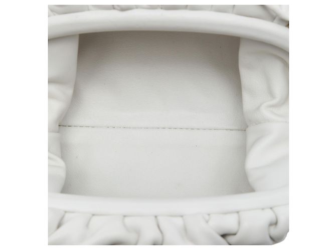 Bottega Veneta White Lambskin The Mini Pouch Crossbody - vista 4