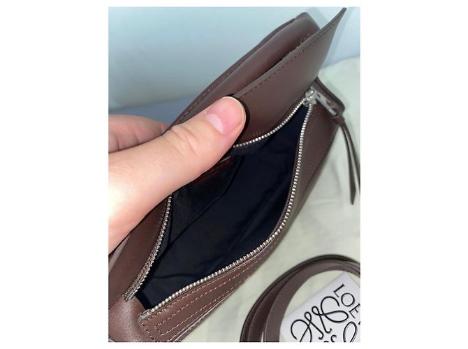 Loewe Puzzle Biker Handtasche aus braunem Leder - Ansicht 10