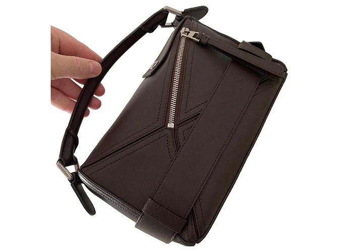 Loewe Puzzle Biker Handtasche aus braunem Leder - Ansicht 2