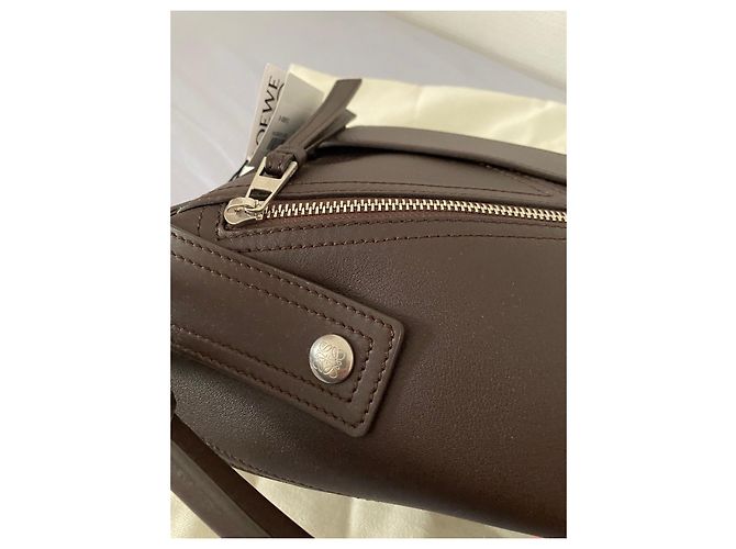 Loewe Puzzle Biker Handtasche aus braunem Leder - Ansicht 5