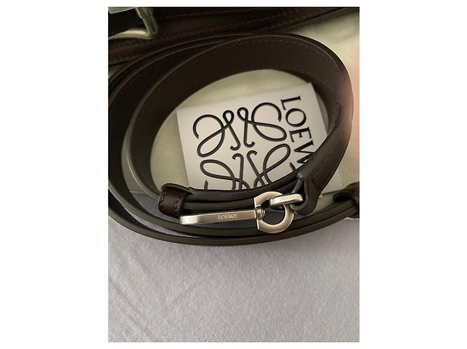 Loewe Puzzle Biker Handtasche aus braunem Leder - Ansicht 8