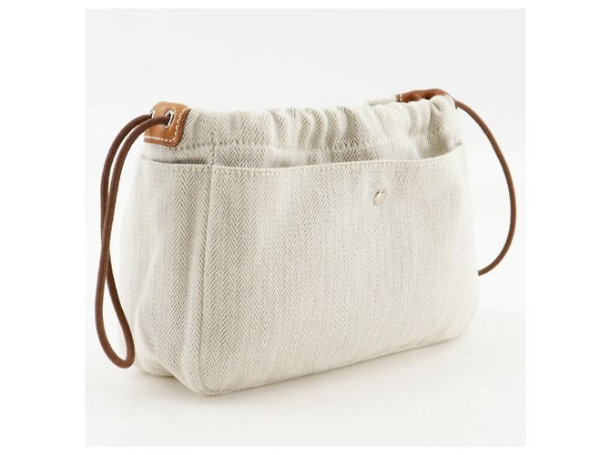 Hermès Pochette Hermes Foolby 20 in Beige Toile Chevron - vista 3