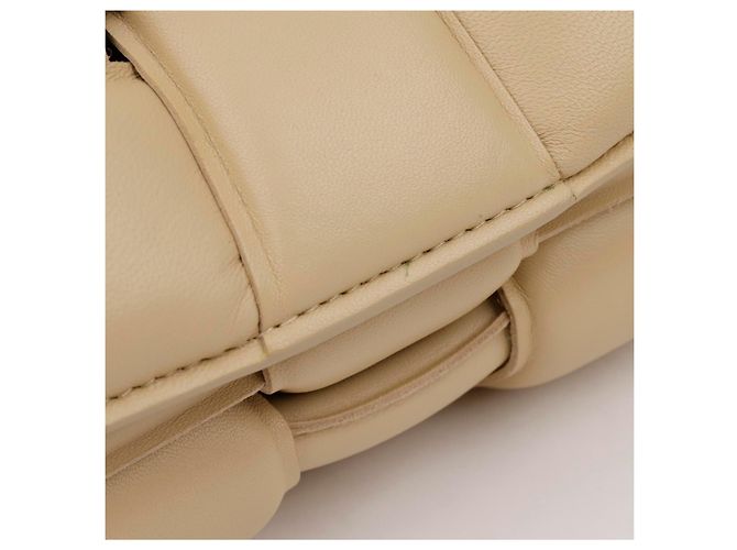 Bottega Veneta Borsa a tracolla imbottita Cassette Marrone - vista 11