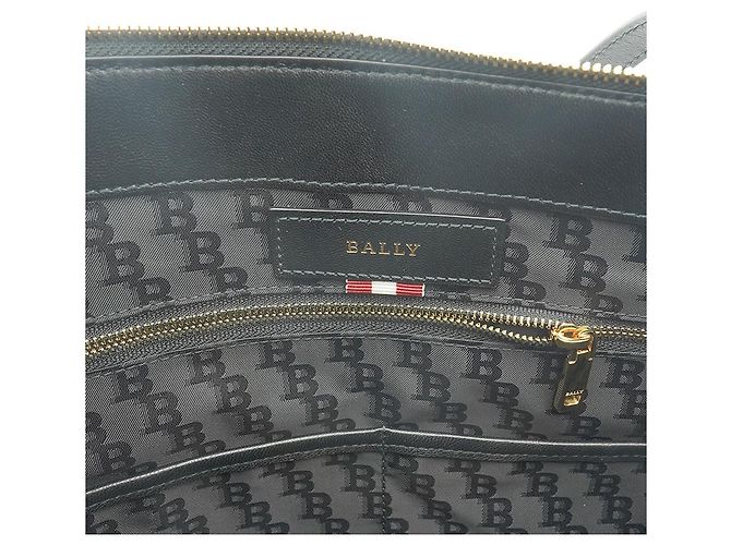 Bally Nova bolsa de ombro feminina Damira QT em couro acolchoado preto Medium Shopper - vista 11
