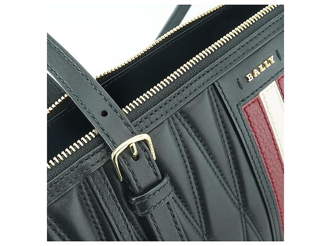 Bally Nova bolsa de ombro feminina Damira QT em couro acolchoado preto Medium Shopper - vista 13