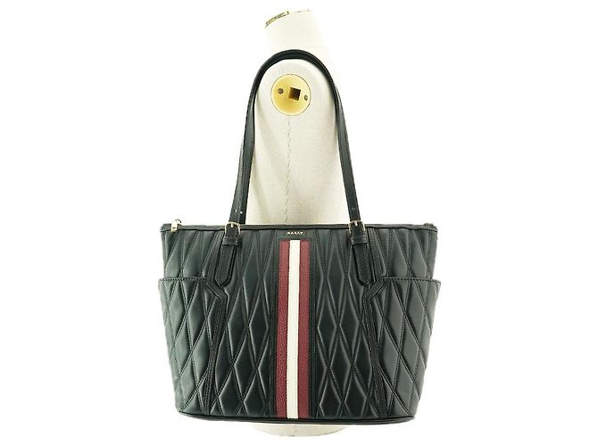 Bally Nova bolsa de ombro feminina Damira QT em couro acolchoado preto Medium Shopper - vista 2