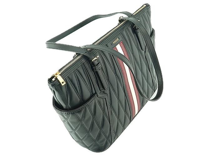 Bally Nova bolsa de ombro feminina Damira QT em couro acolchoado preto Medium Shopper - vista 4