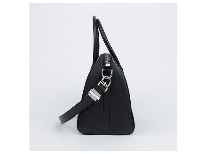 Givenchy Piccola borsa Antigona in pelle granulata nera - vista 4