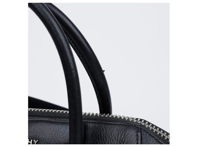 Givenchy Piccola borsa Antigona in pelle granulata nera - vista 9
