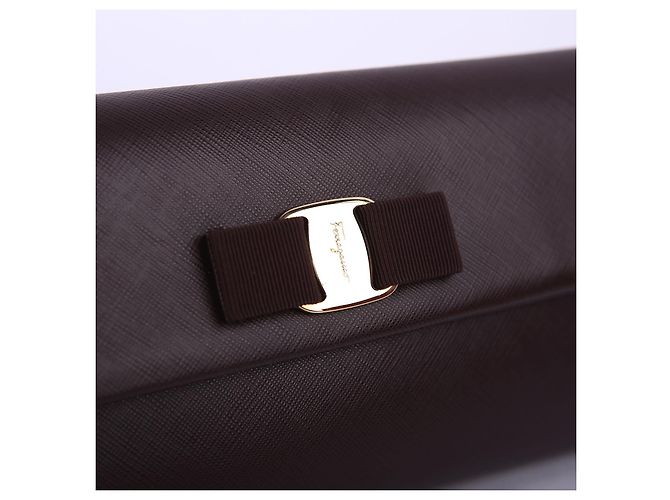 Salvatore Ferragamo Clutch a tracolla in pelle Saffiano bordeaux Rosso - vista 10
