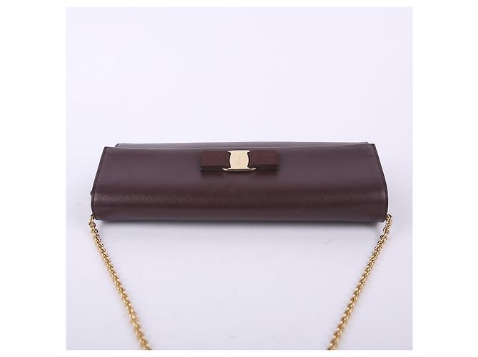 Salvatore Ferragamo Clutch a tracolla in pelle Saffiano bordeaux Rosso - vista 9