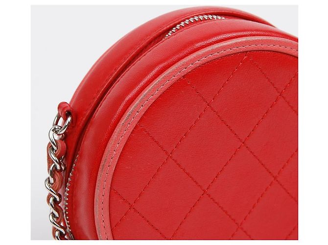 Chanel Borsa a tracolla rotonda con logo CC Rosso - vista 5