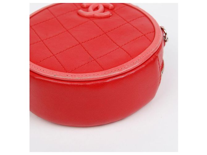 Chanel Borsa a tracolla rotonda con logo CC Rosso - vista 8