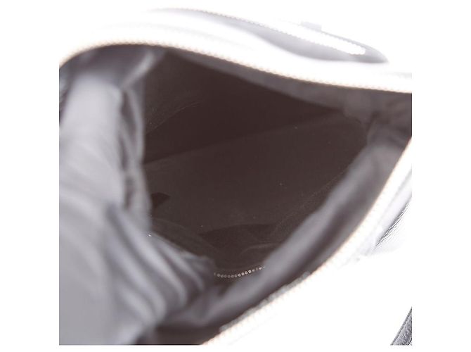 Maison Martin Margiela Mini bolsa de ombro em couro granulado com alça de mão preta - vista 10