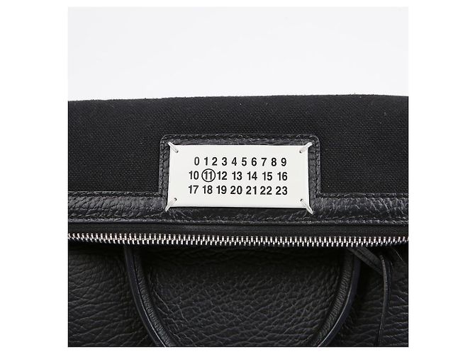 Maison Martin Margiela Mini bolsa de ombro em couro granulado com alça de mão preta - vista 2