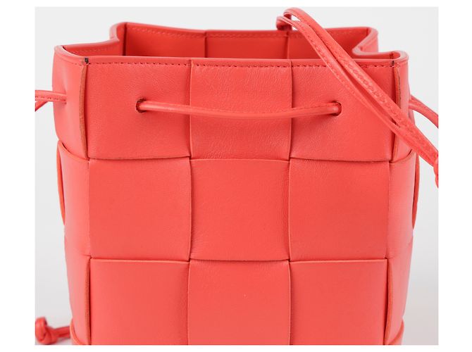 Bottega Veneta Piccola borsa a tracolla e crossbody Cassette Bucket Rossa Rosso - vista 2