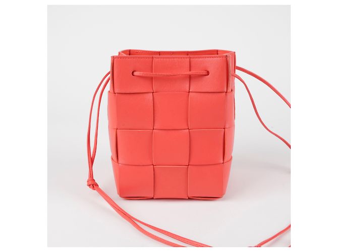 Bottega Veneta Piccola borsa a tracolla e crossbody Cassette Bucket Rossa Rosso - vista 4