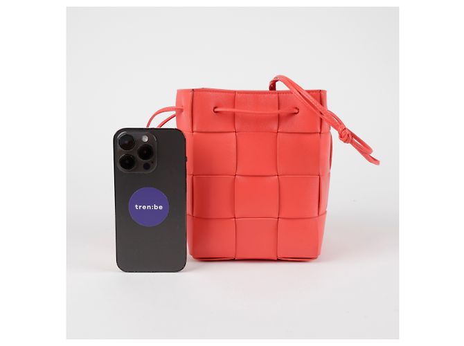 Bottega Veneta Piccola borsa a tracolla e crossbody Cassette Bucket Rossa Rosso - vista 7