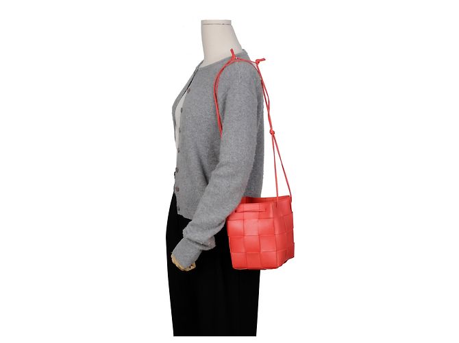 Bottega Veneta Piccola borsa a tracolla e crossbody Cassette Bucket Rossa Rosso - vista 9