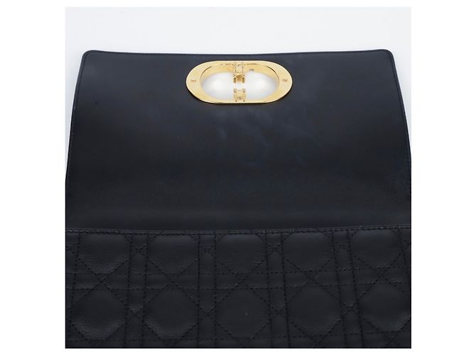 Dior Borsa a tracolla Cannage Medium in pelle di vitello nera con finiture dorate Nero - vista 11