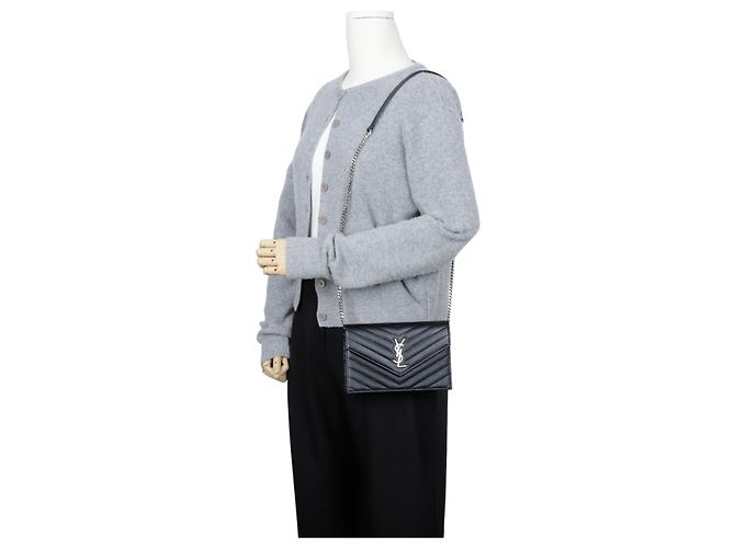 Saint Laurent Carteira com alça de corrente em couro granulado envelope Preto Prata - vista 13
