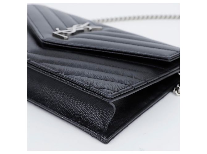 Saint Laurent Carteira com alça de corrente em couro granulado envelope Preto Prata - vista 5
