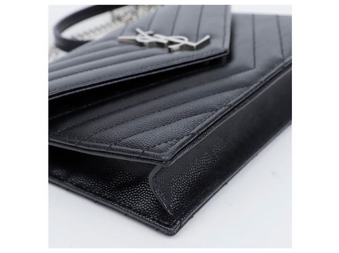 Saint Laurent Carteira com alça de corrente em couro granulado envelope Preto Prata - vista 7