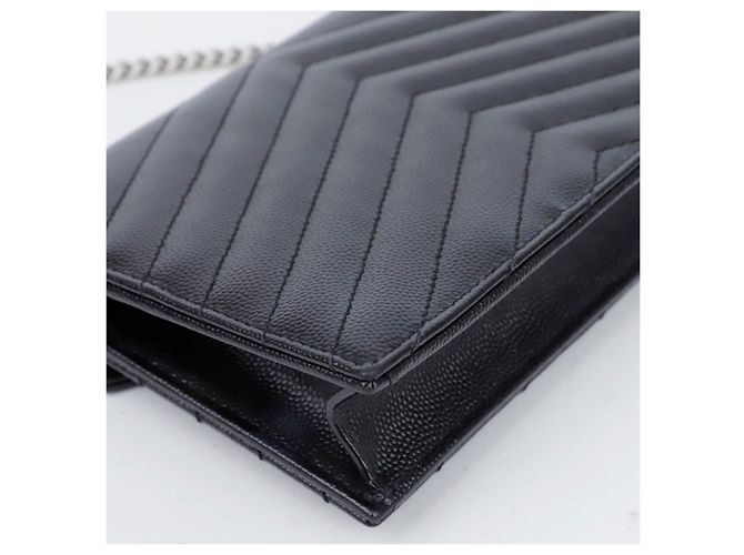 Saint Laurent Carteira com alça de corrente em couro granulado envelope Preto Prata - vista 9