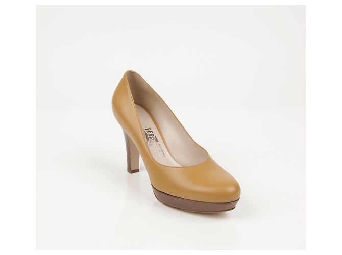 Salvatore Ferragamo Pumps aus Kamelleleder Größe Braun - Ansicht 2