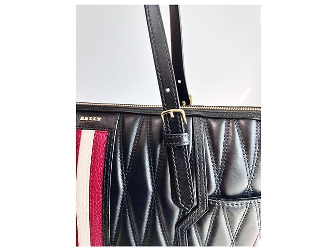 Burberry Borsa shopper Damirah in agnello trapuntato Medium Borsa a tracolla Nero - vista 12