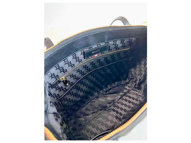Burberry Borsa shopper Damirah in agnello trapuntato Medium Borsa a tracolla Nero - vista 15