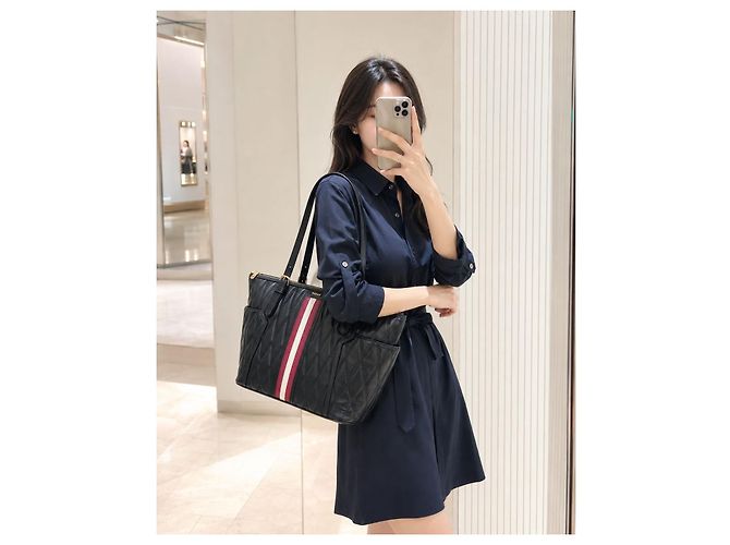 Burberry Borsa shopper Damirah in agnello trapuntato Medium Borsa a tracolla Nero - vista 2