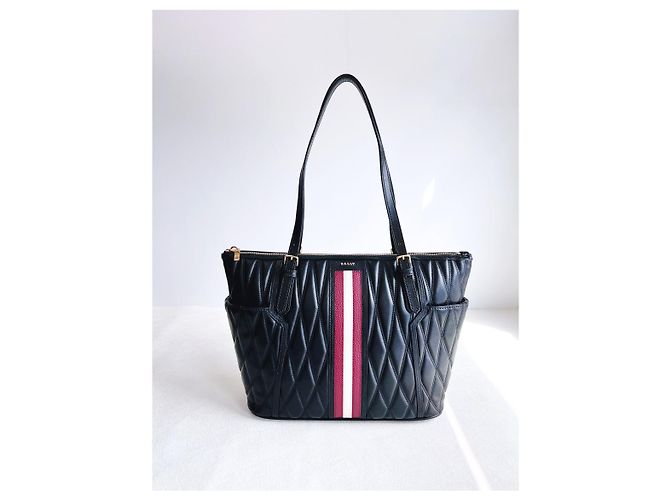 Burberry Borsa shopper Damirah in agnello trapuntato Medium Borsa a tracolla Nero - vista 3