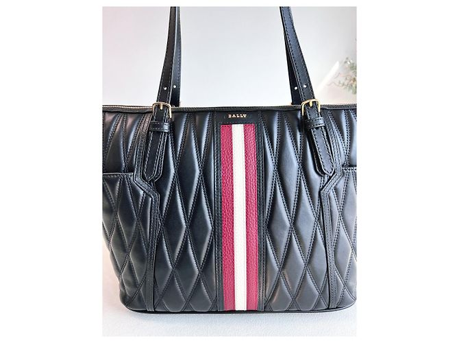 Burberry Borsa shopper Damirah in agnello trapuntato Medium Borsa a tracolla Nero - vista 7