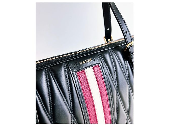 Burberry Borsa shopper Damirah in agnello trapuntato Medium Borsa a tracolla Nero - vista 8
