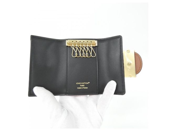 Portachiavi Louis Vuitton Monogram Dauphine Marrone Monogramma - vista 3