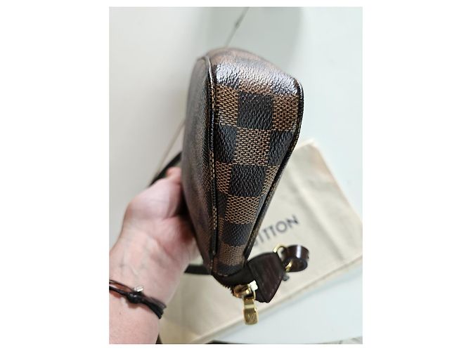 Louis Vuitton Pochette Damier Ebene Marrone - vista 4