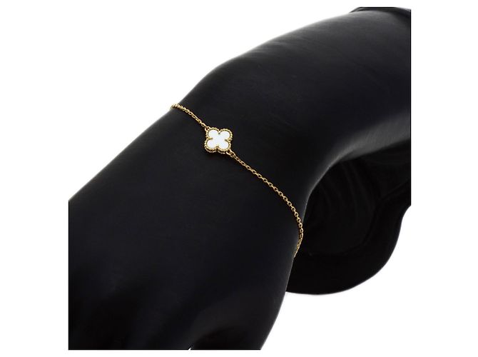 Bracciale Sweet Alhambra Shell di Van Cleef & Arpels - vista 5