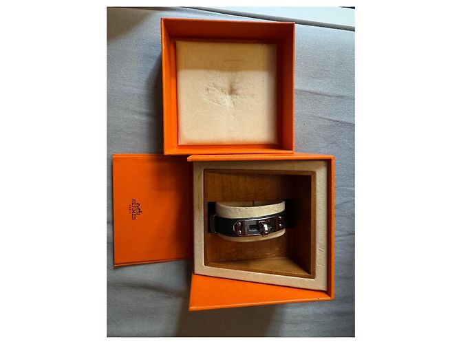 Bracciale Hermès in pelle nera e acciaio Nero - vista 3