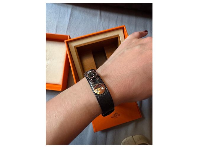 Bracciale Hermès in pelle nera e acciaio Nero - vista 5