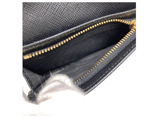 Cartera bi-fold Saffiano de Prada en negro - vista 6