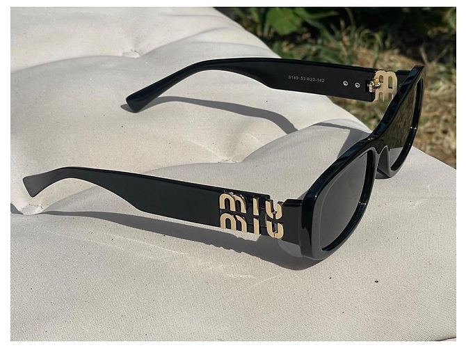 Miu Miu Occhiali da sole neri con logo dorato Nero Gold hardware - vista 3