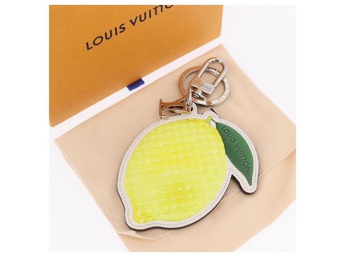 LOUIS VUITTON Monogram Porte Cles LV Lemon Charm Yellow MP3270 LV Auth 192023M Jaune Monogramme - vue 11