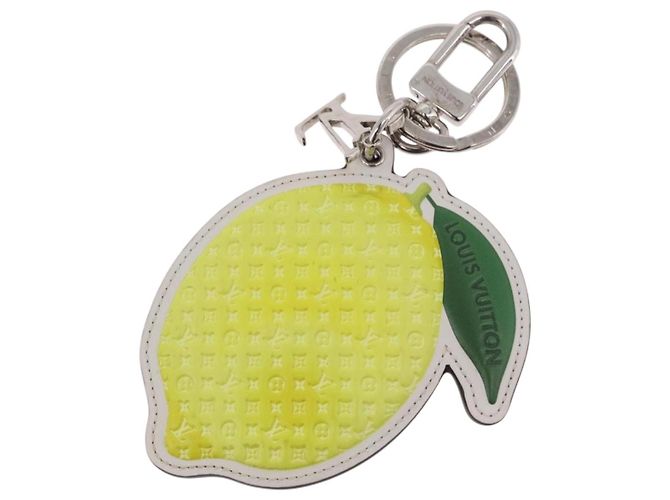 LOUIS VUITTON Monogram Porte Cles LV Lemon Charm Yellow MP3270 LV Auth 192023M Jaune Monogramme - vue 2