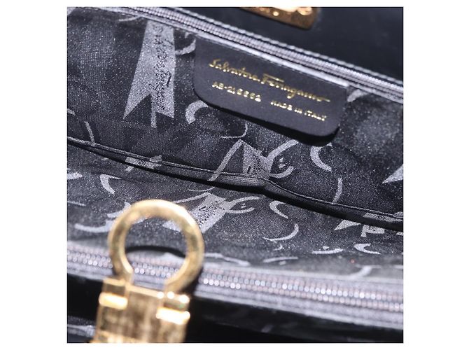 Bolsa Tote Salvatore Ferragamo Gancini em couro envernizado preto e dourado Auth ka5291A - vista 10