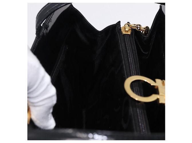 Bolsa Tote Salvatore Ferragamo Gancini em couro envernizado preto e dourado Auth ka5291A - vista 18