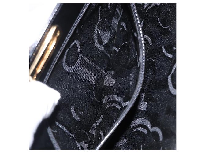 Bolsa Tote Salvatore Ferragamo Gancini em couro envernizado preto e dourado Auth ka5291A - vista 25