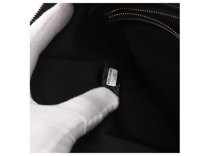 Clutch CHANEL Matelasse in pelle di agnello nera con CC dorato Auth 192073SAM Nero D'oro - vista 11