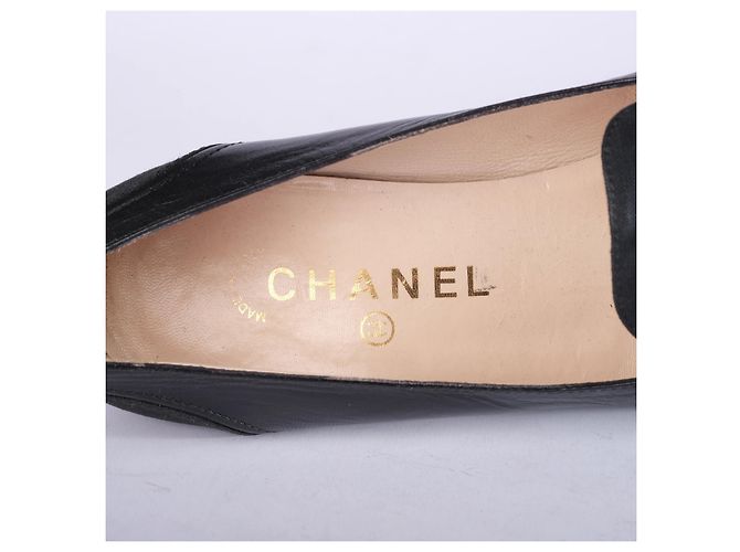 Timeless Décolleté a punta con fiocco in pelle nera e tela Chanel Nero - vista 5